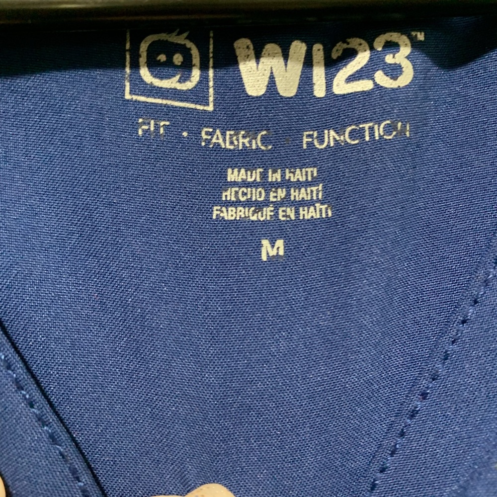 Wonder wink Navy blue scrub top medium